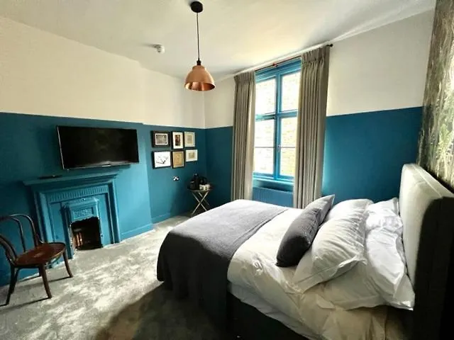 Hotel The Crown Rooms London